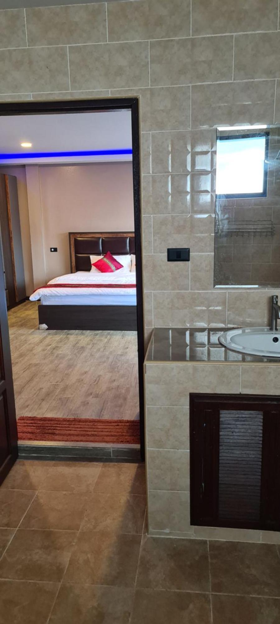 Central Guesthouse Chiang Rai - Bread & Breakfast Room photo